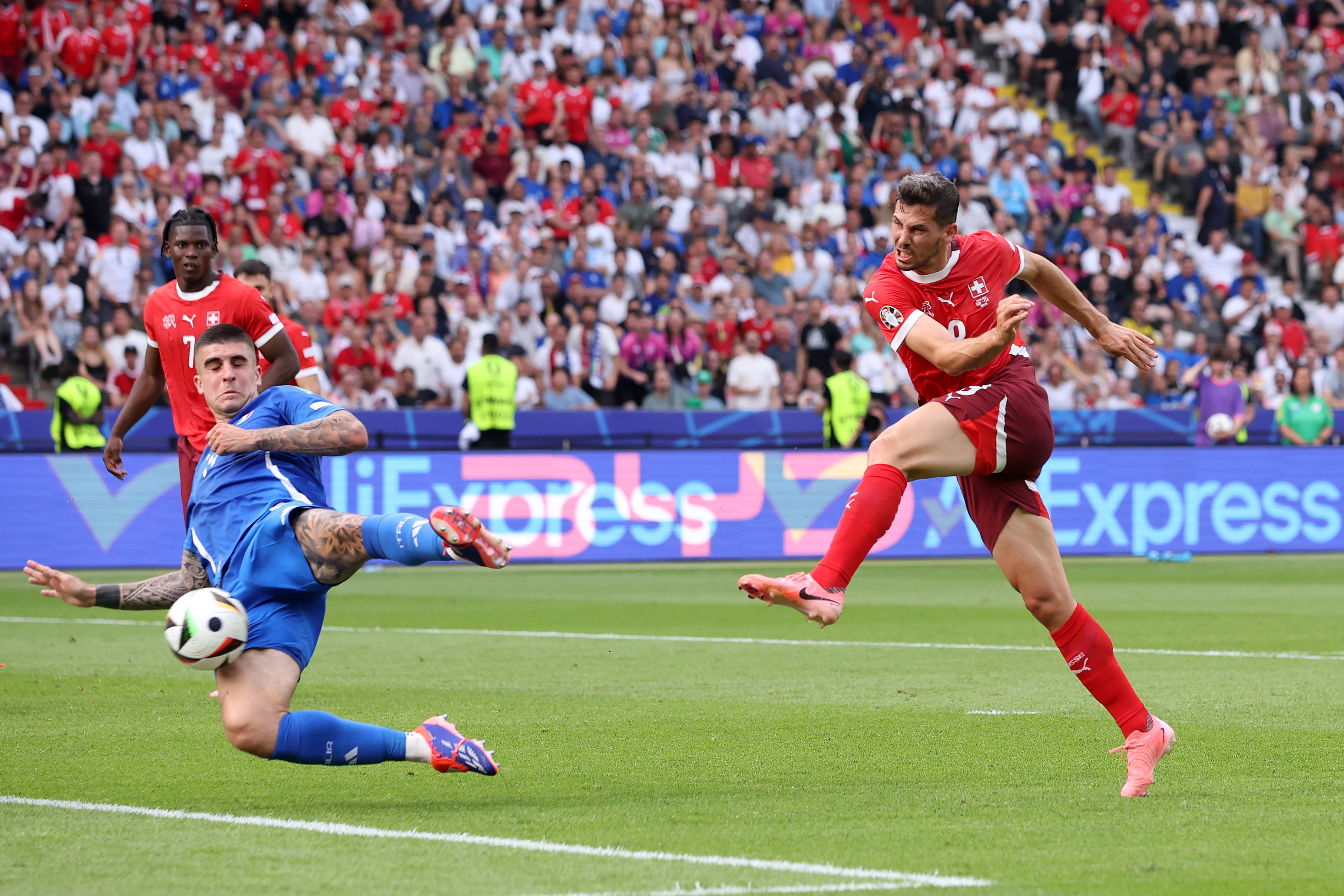 欧洲俱乐部争霸赛全面开战(欧洲顶级足球俱乐部排名)